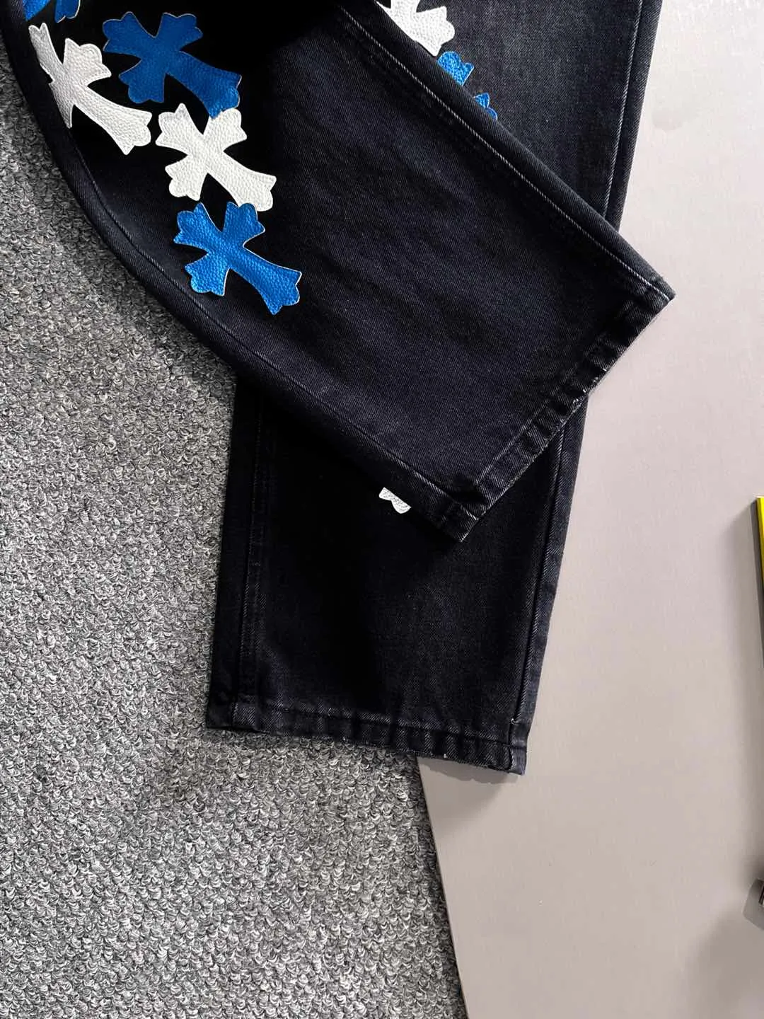 🅿️400 Croxin 2025 summer loose wide-leg jeans straight trousers, the trend in the trend! Many fashion bloggers control the upper body. The water is woven from imported Japanese Denim plain cotton denim fabric. It has three standards, is soft, delicate, comfortable and breathable. The color has a modern and fashionable vicissitudes. The upper body is versatile and fashionable! Light luxury, a must-have item for daily commuting! Size: S-3XL (please state your height and weight when placing an order)